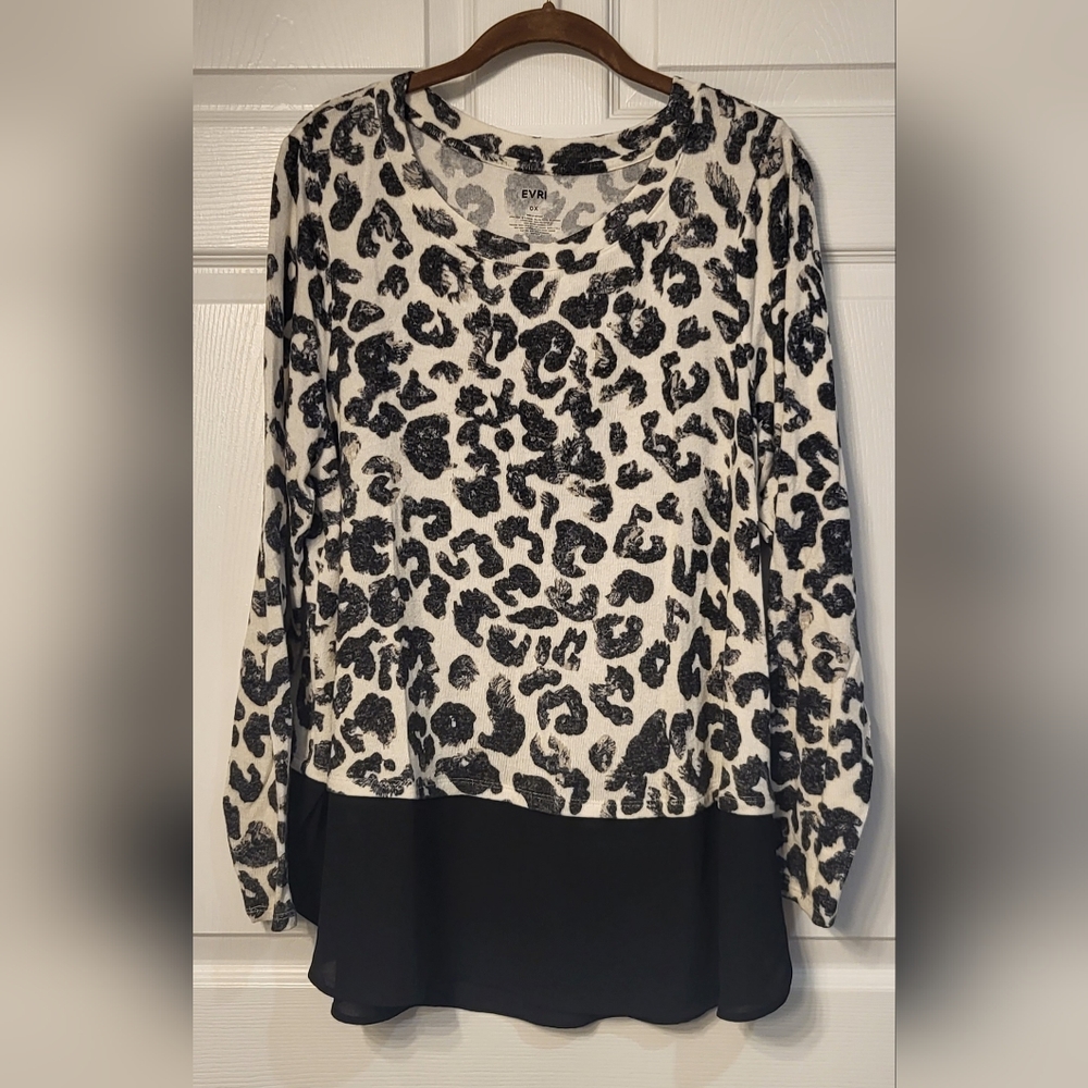 Women's Black And White Animal Print Evri Long Sleeve Light Sweater Size…